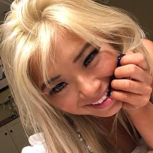 Meet your Posher, Ella